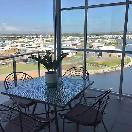 Salt At Oceanside Hotel Kawana Waters Eksteriør billede